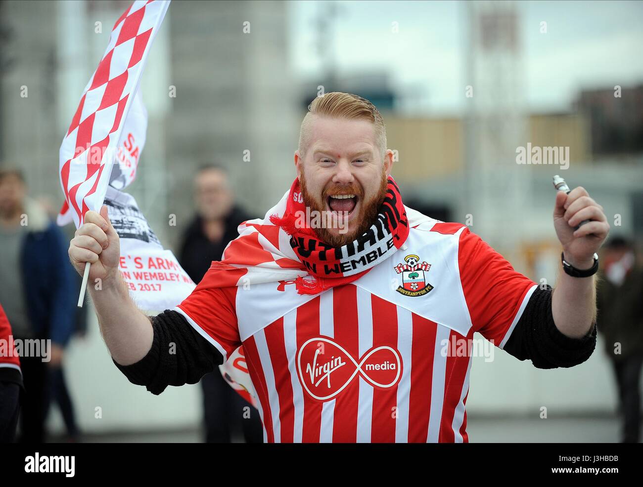A SOUTHAMPTON FAN MAKES HIS WA MANCHESTER UNITED V SOUTHAMPTO WEMBLEY