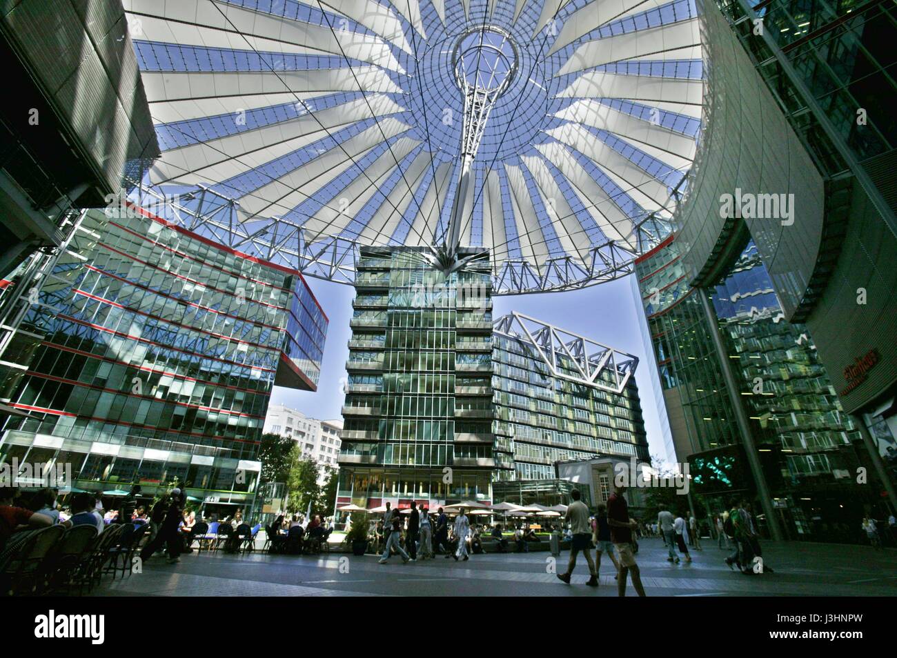 Stock Photo - Berlin, Germany.Sony Center,  JAHN designed Sony-sponsored building complex located at the Potsdamer Platz Credit: Paul Velasco/ Alamy Stock Photo