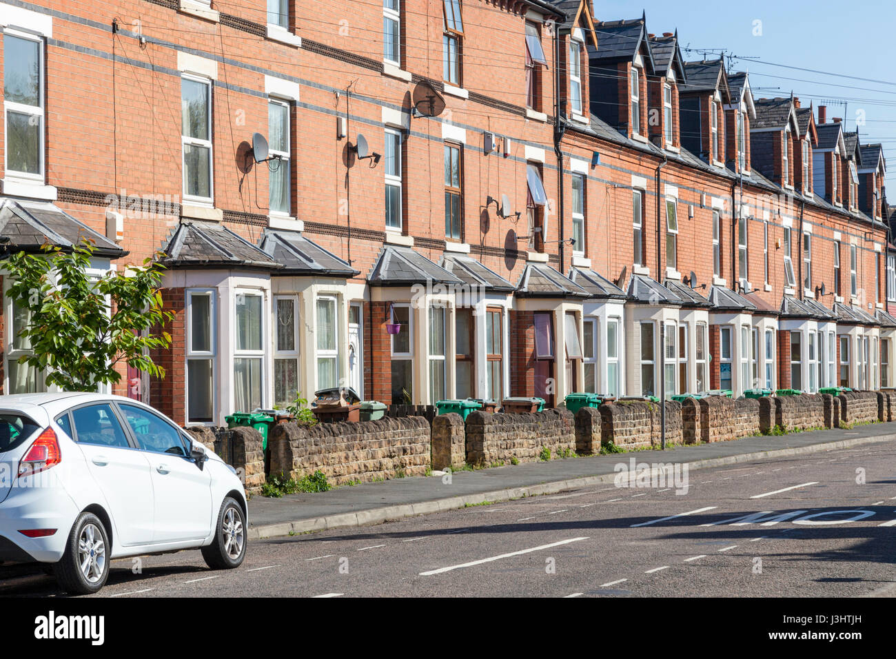 Terraced housing uk hires stock photography and images Alamy