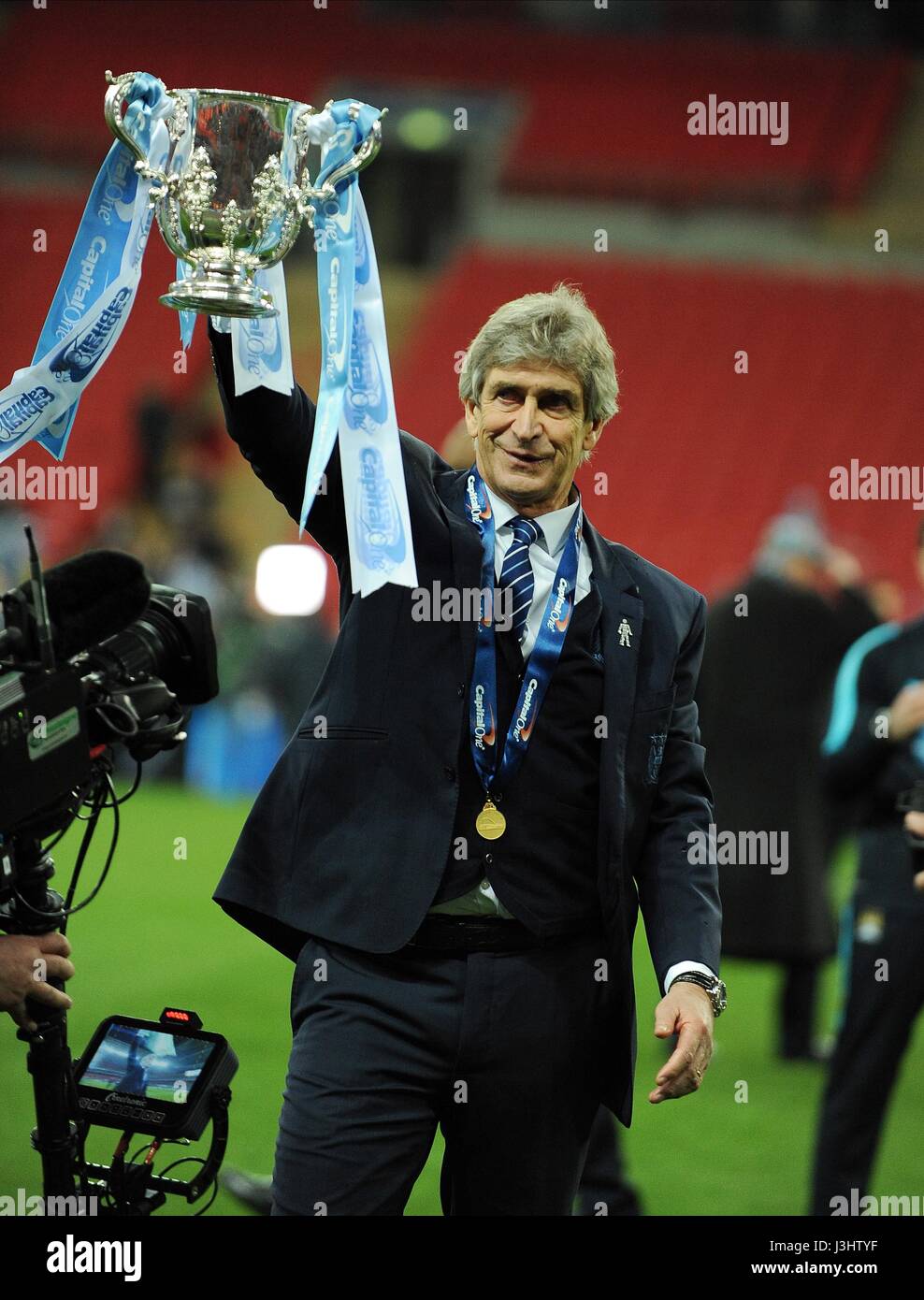 MANUEL PELLEGRINI CELEBRATES FOOTBALL MANAGER MANCHESTER CI WEMBLEY