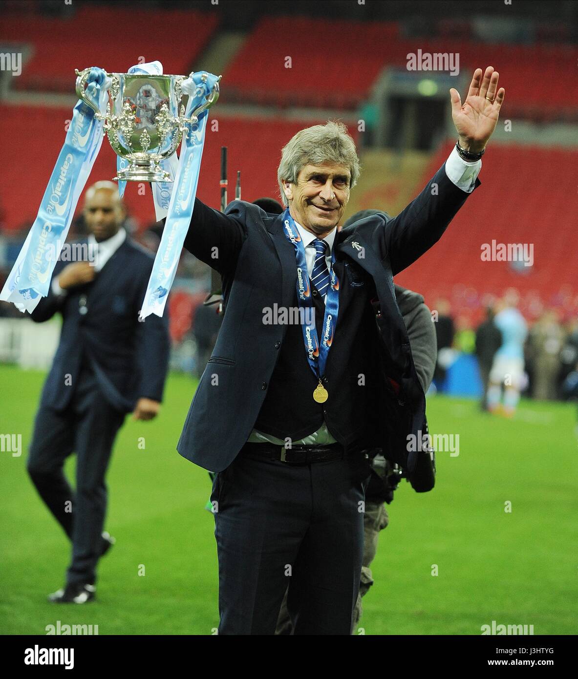 MANUEL PELLEGRINI CELEBRATES FOOTBALL MANAGER MANCHESTER CI WEMBLEY
