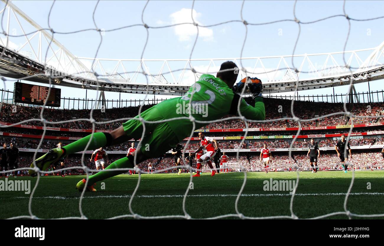 THEO WALCOTT OF ARSENAL PENALT ARSENAL V LIVERPOOL EMIRATES STADIUM