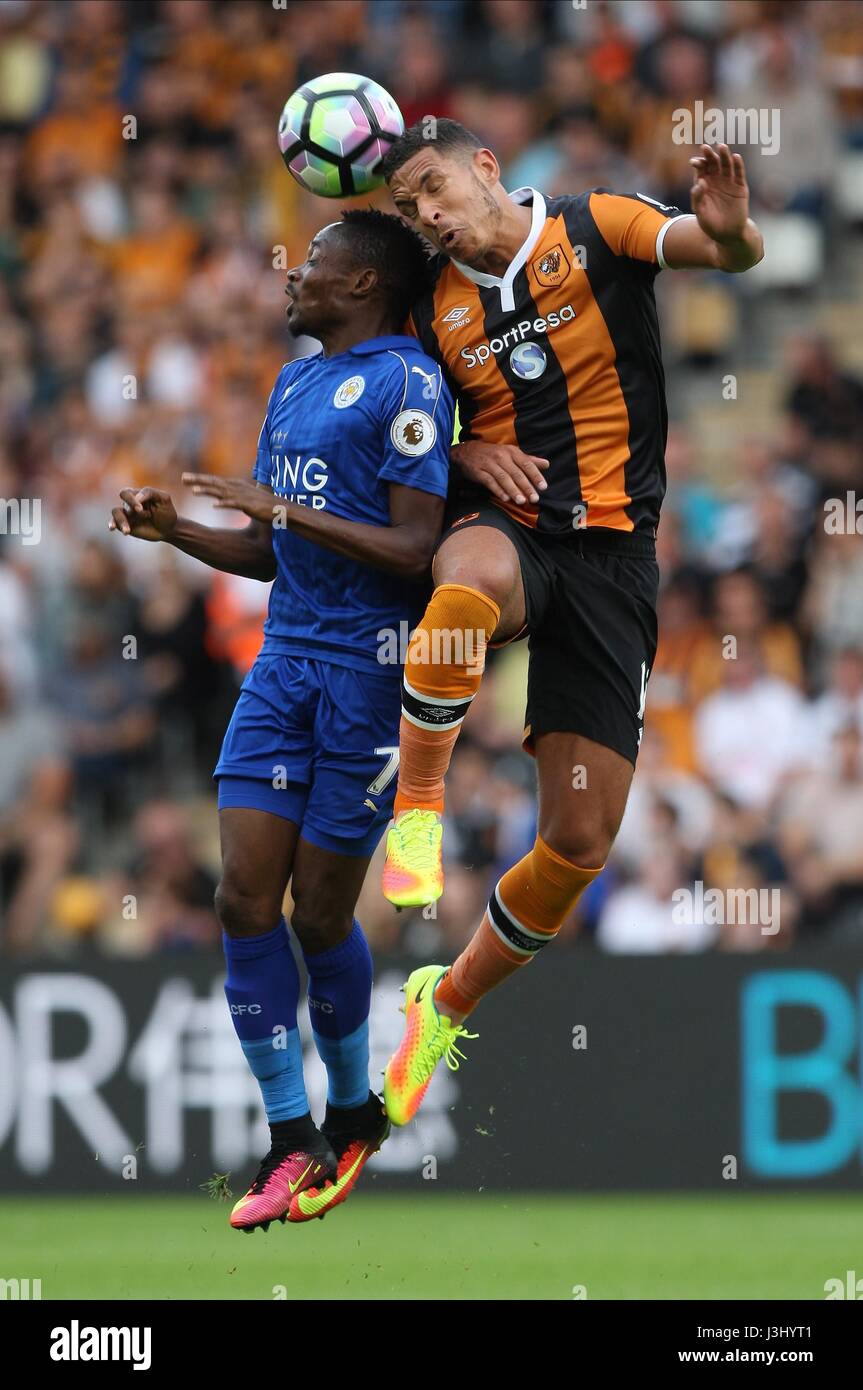 AHMED MUSA JAKE LIVERMORE HULL CITY V LEICESTER HULL CITY V LEICESTER CITY KC STADIUM HULL ENGLAND 13 August 2016 Stock Photo