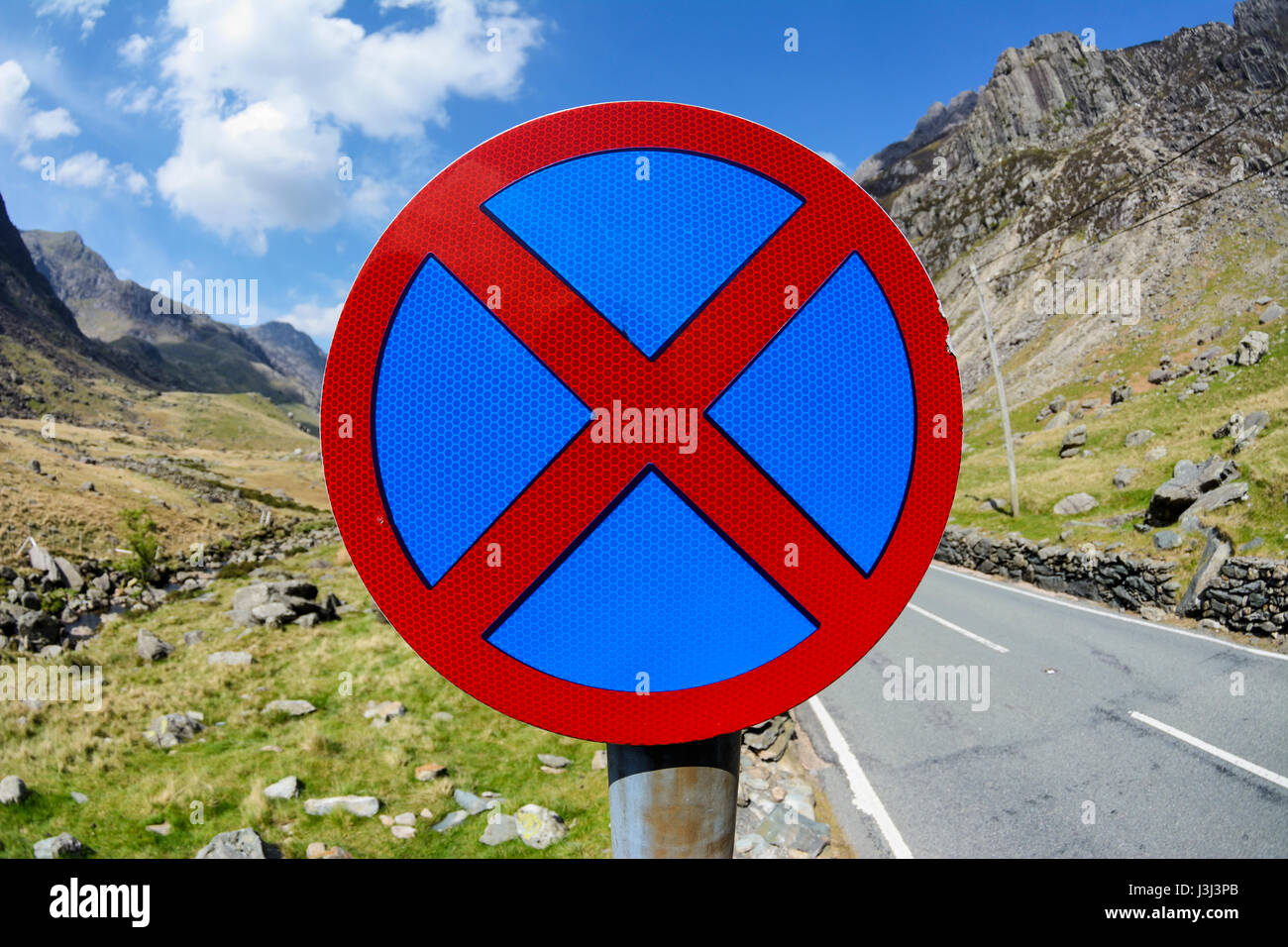Clearway traffic sign in the scenic Llanberis Pass in Snowdonia to ...