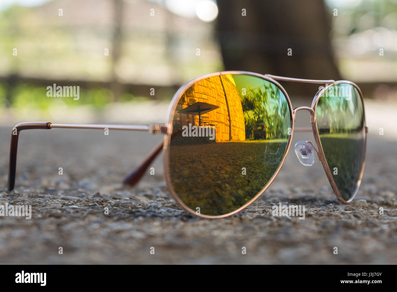 Reflection in sunglasses Stock Photo - Alamy