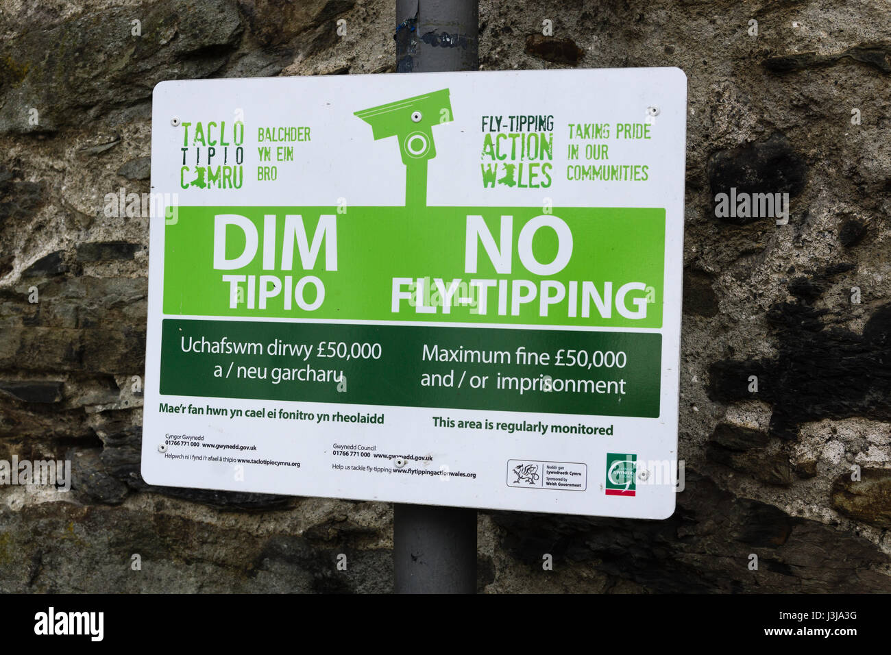 Fly Tipping Action Wales environmental crime enforcement notice in English and Welsh posted by Gwynedd Council in Bala Wales Stock Photo