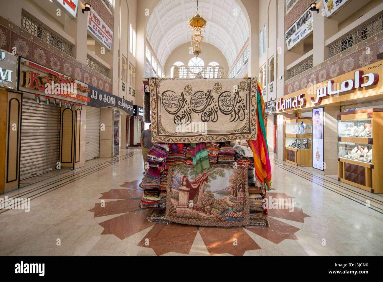 Page 3 Kiosk In Mall High Resolution Stock Photography And Images Alamy