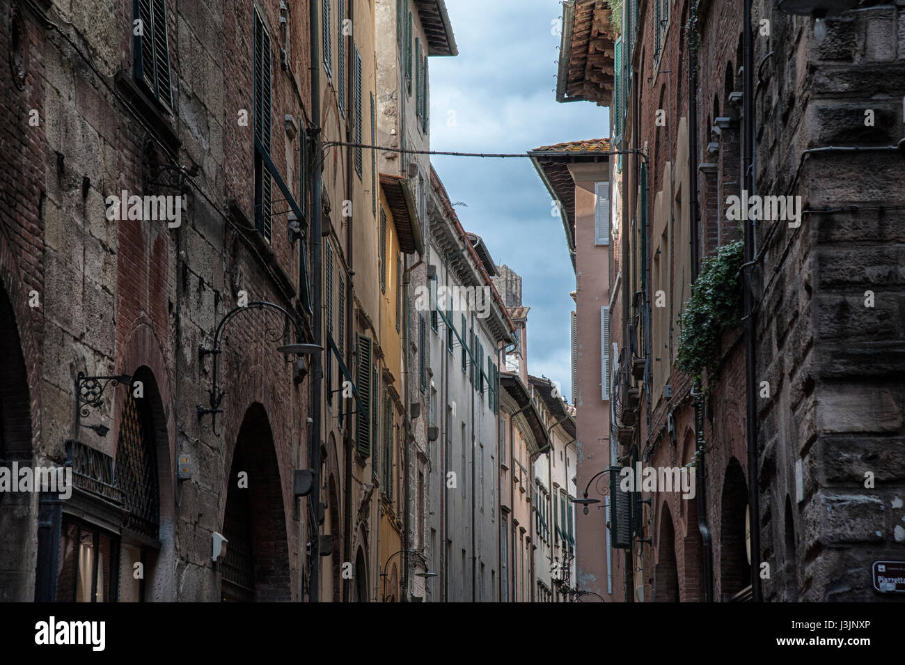 Narrow street with typical Italian houses in Lucca, Tuscany, Italy Stock Photo Alamy
