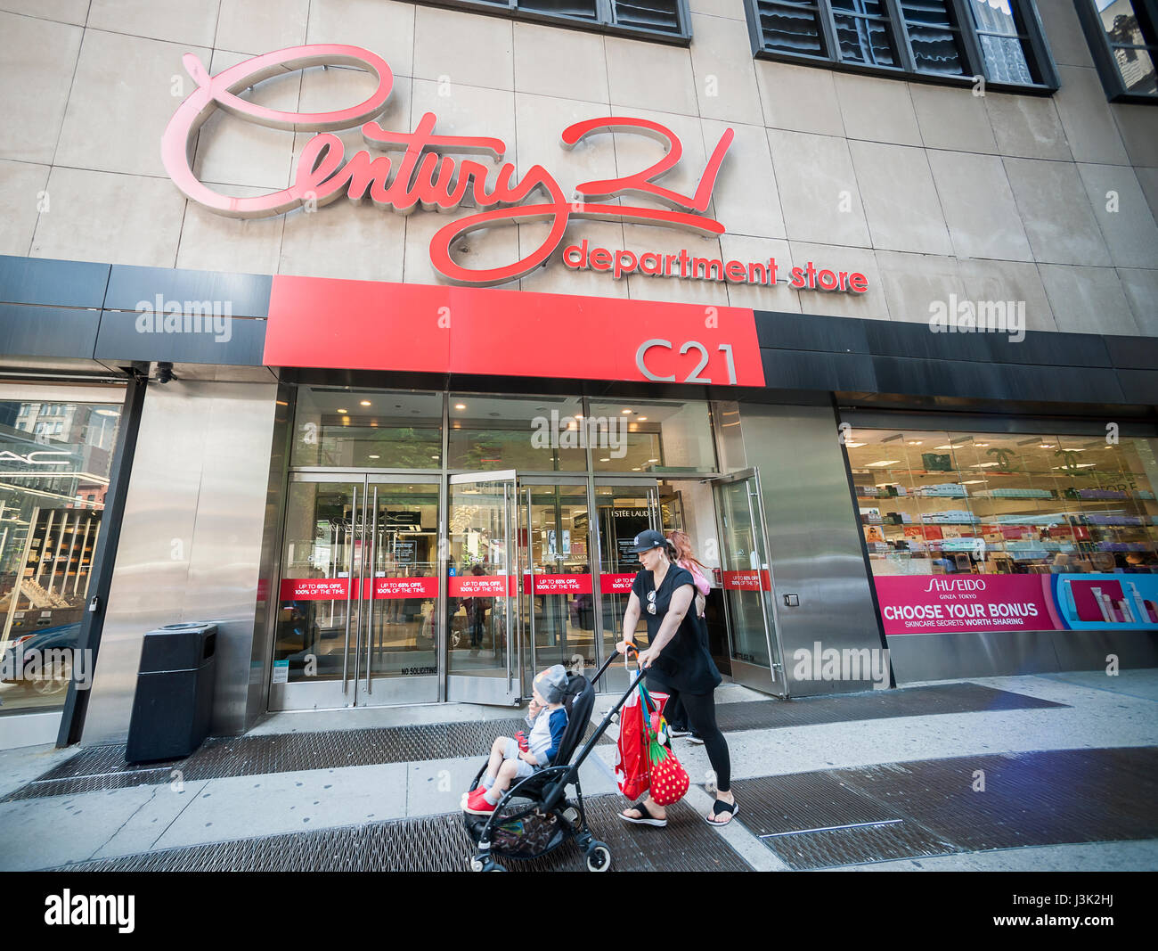 Top Business Stories A new program being launched Monday by New York City’s three major library systems will give library cardholders free admission to 33 museums and other institutions throughout the five boroughs.