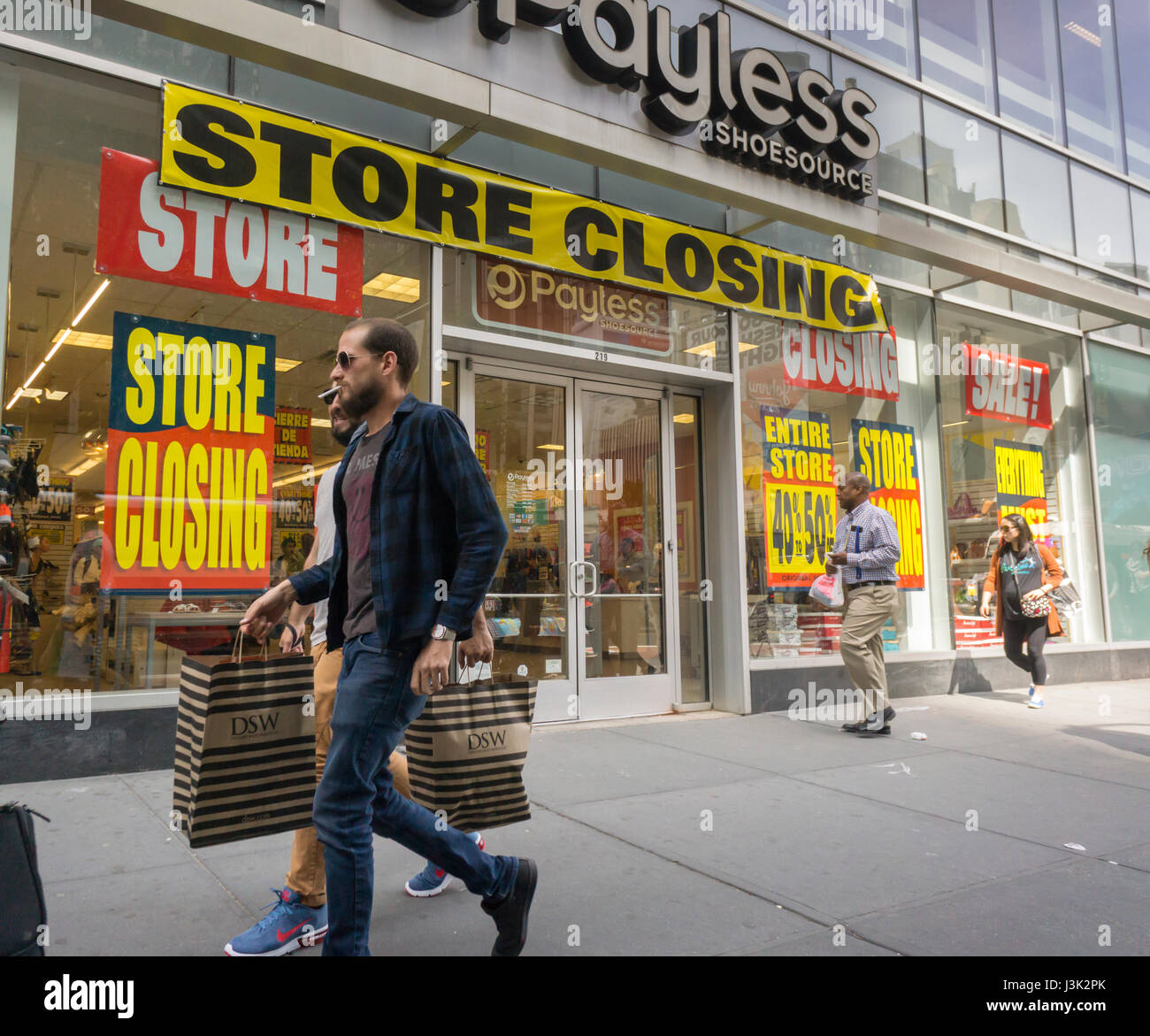 A Payless ShoeSource store in New York advertises its store closing sales on Wednesday, March 22, 2017. A casualty of the over-supply of retail and online shopping, Payless has previously filed for bankruptcy protection and is closing 400 stores.. (© Richard B. Levine) Stock Photo