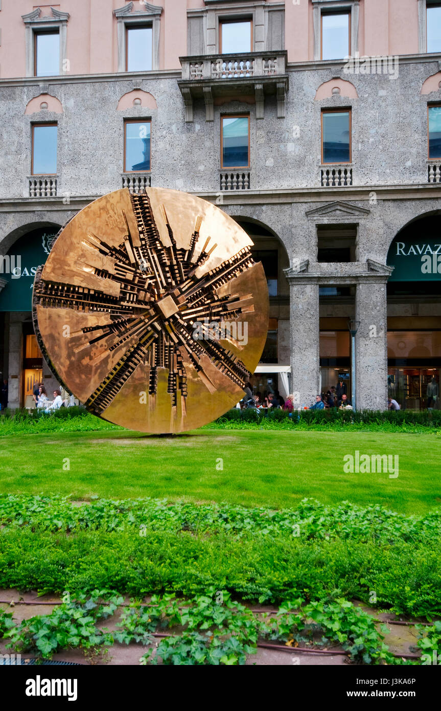 Italy, Lombardy, Milan, Piazza Filippo Meda Square, Sculpture by