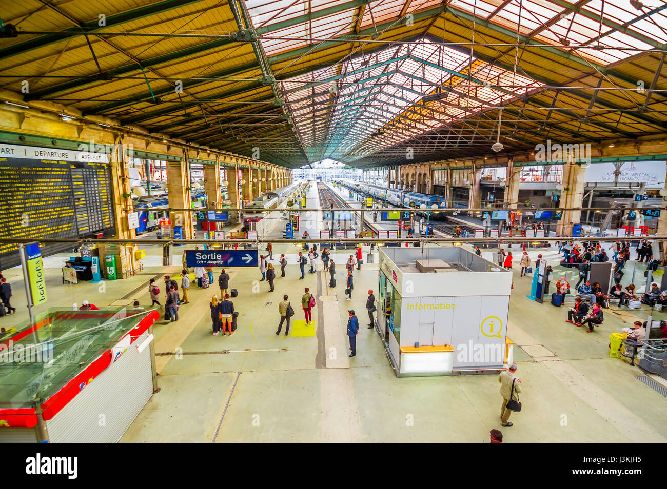 grand-du-nord-train-station-gare-du-nord-paris-eurostar-train