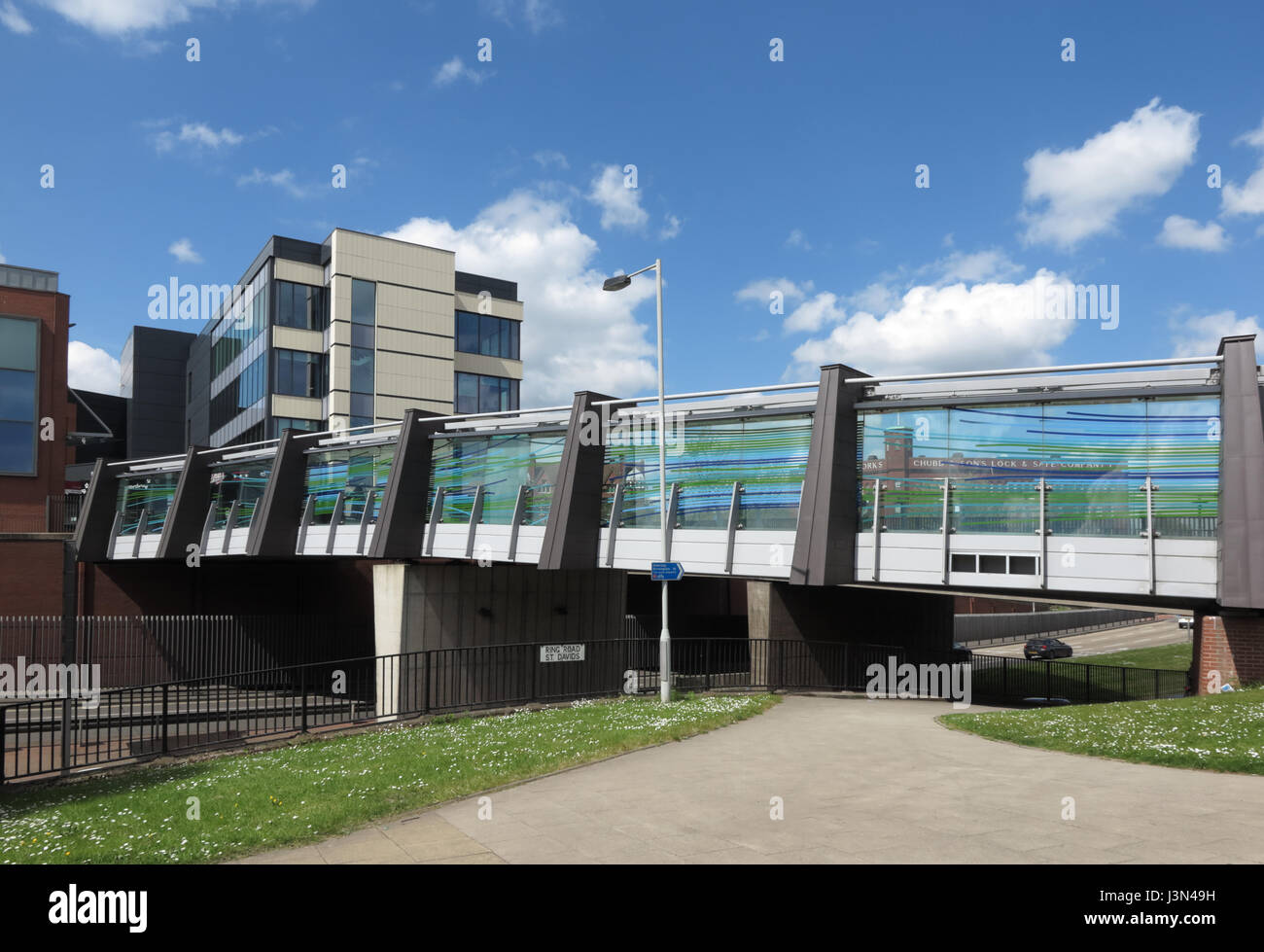 Footbridge to railway station, Railway Drive, Wolverhampton Stock Photo