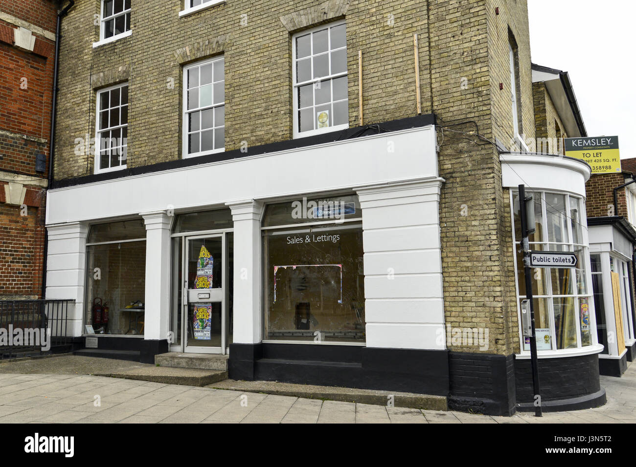 Vacant Shop Premises (formerly Estate Agent), Great Square, Braintree
