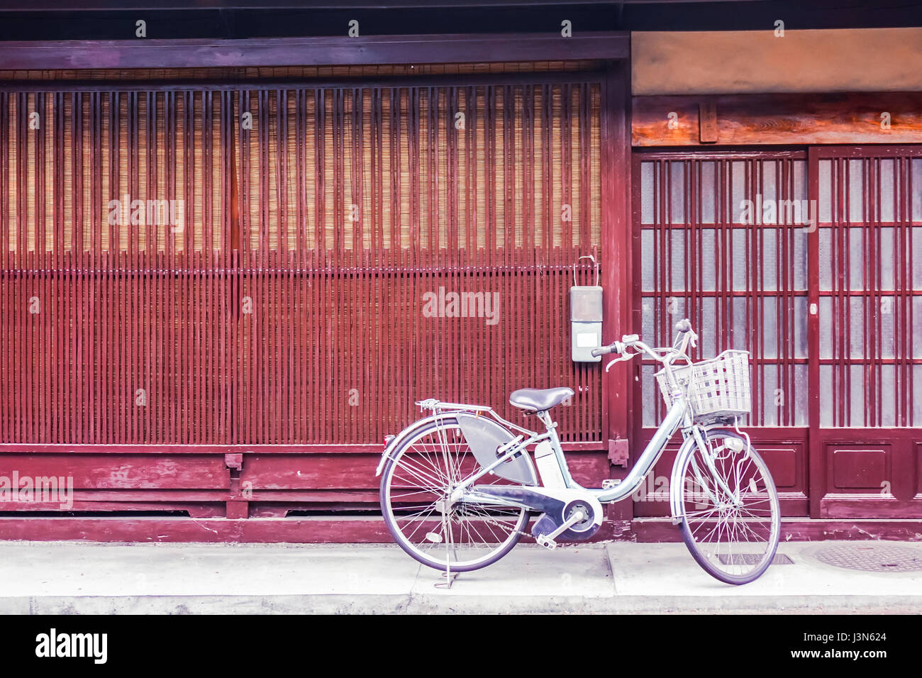 Abandoned vintage bike hi-res stock photography and images - Alamy