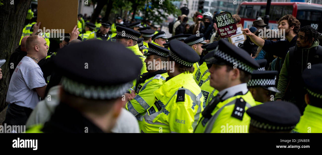 Police separate two groups of protesters demonstrating for and against immigration outside Lunar House in Croydon, the headquarters of the Home Office's UK Visas and Immigration division. Stock Photo