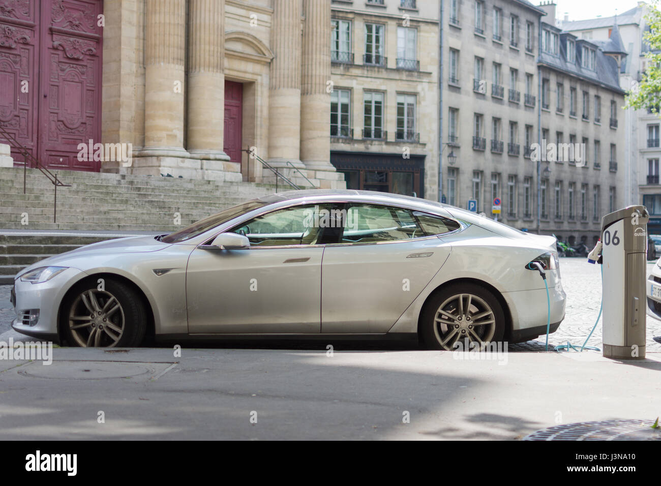 Refill station hires stock photography and images Alamy