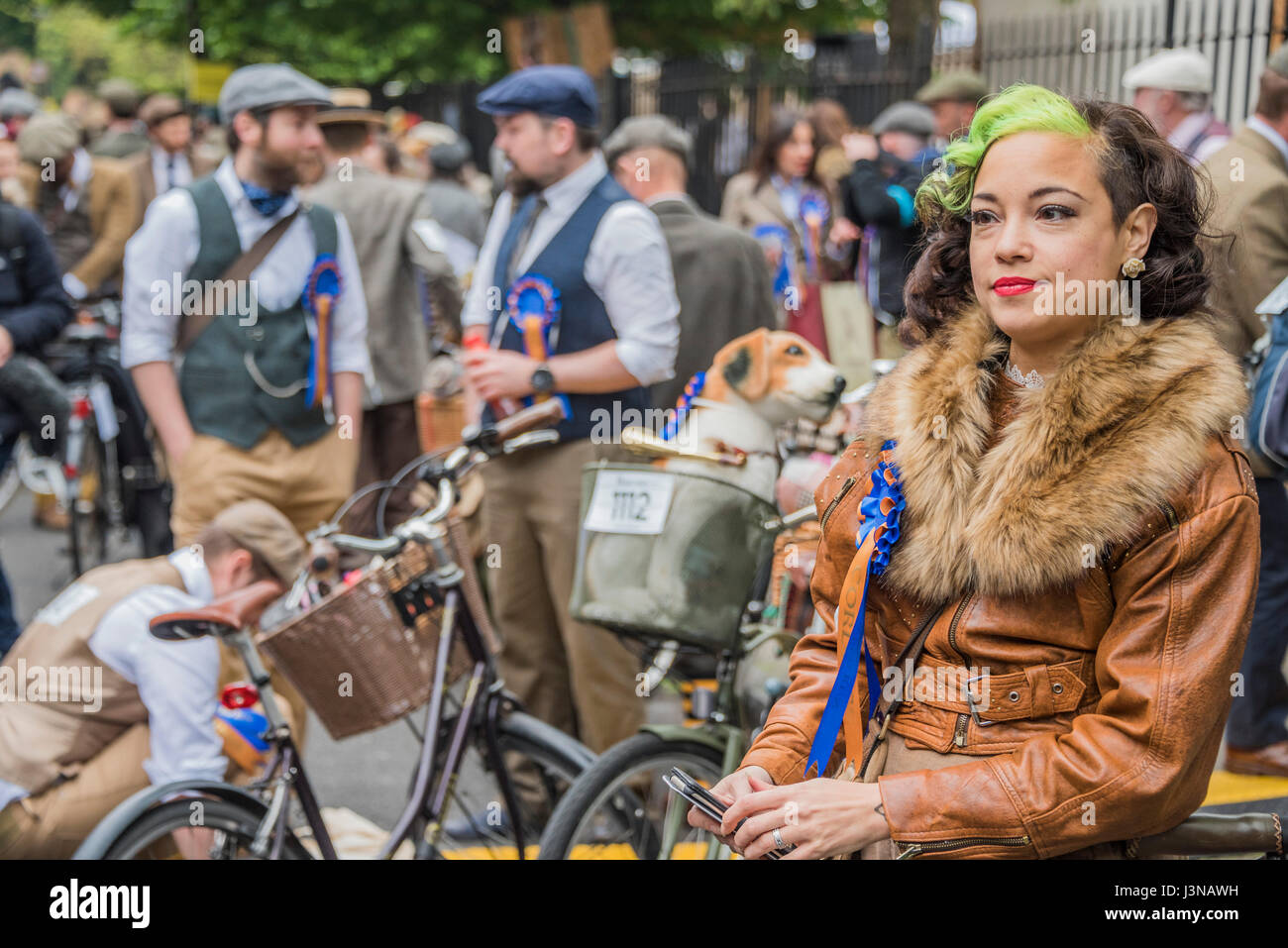 Tweed plus four suits hi-res stock photography and images - Alamy