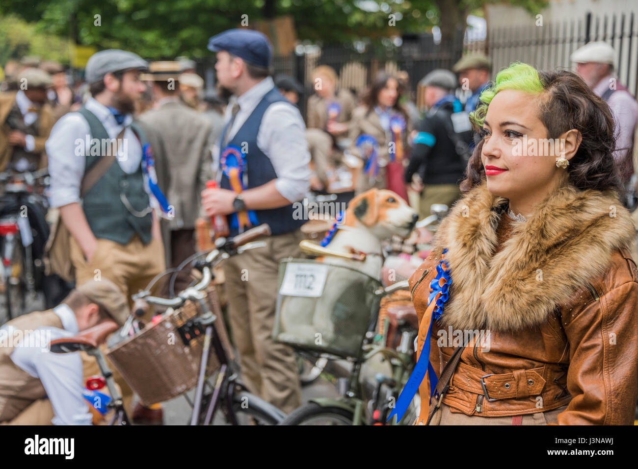 Tweed plus four suits hi-res stock photography and images - Alamy