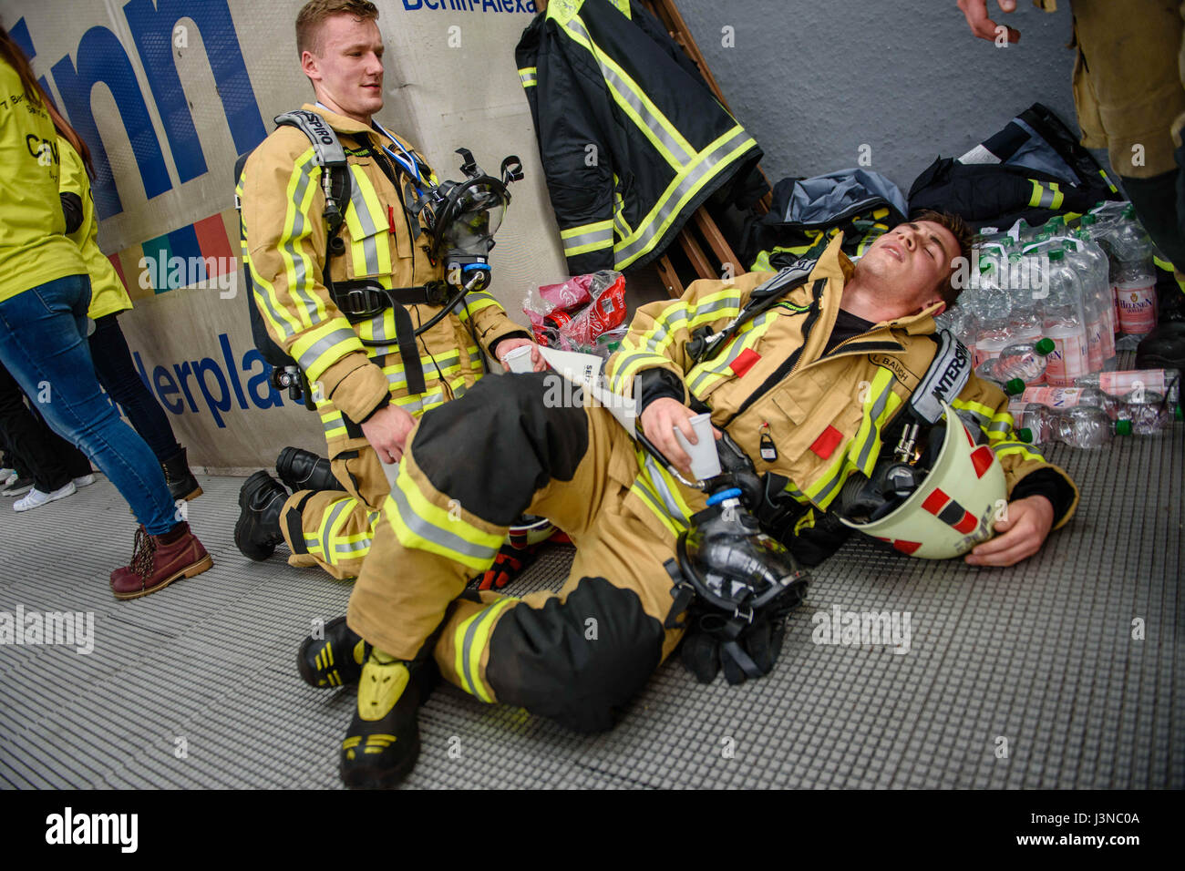 Zwickau, Germany. 23rd Apr, 2023. Firefighters wearing breathing