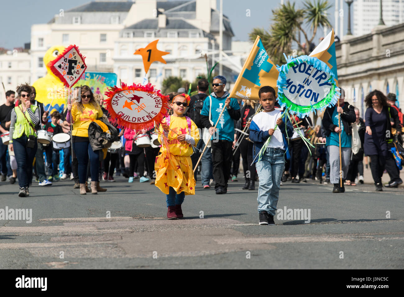 Brighton, England, Uk. 06th May, 2017. Brighton, East Sussex. 6th May 2017. Brighton's May Festival 2017 opens with bright sunshine and the annual traditional Children's Parade, a colourful and musical procession that's one of the biggest of its kind with over 5000 participants from over 80 schools. This year the theme is ‘Poetry In Motion' to coincide with 2017's guest direction of the festival by poet and spoken word artist Kate Tempest. Credit: Francesca Moore/Alamy Live News Stock Photo