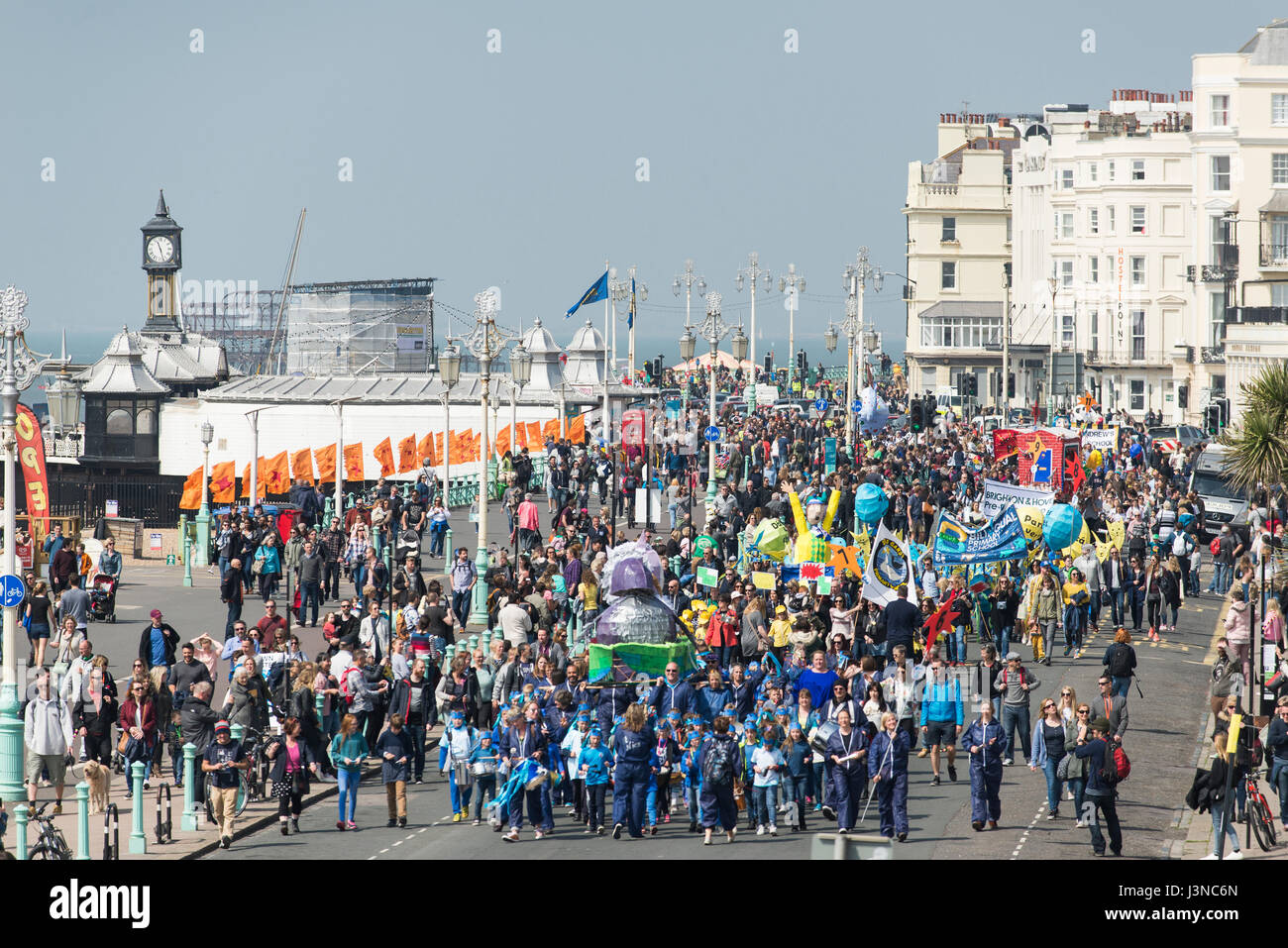 Brighton, England, Uk. 06th May, 2017. Brighton, East Sussex. 6th May 2017. Brighton's May Festival 2017 opens with bright sunshine and the annual traditional Children's Parade, a colourful and musical procession that's one of the biggest of its kind with over 5000 participants from over 80 schools. This year the theme is ‘Poetry In Motion' to coincide with 2017's guest direction of the festival by poet and spoken word artist Kate Tempest. Credit: Francesca Moore/Alamy Live News Stock Photo