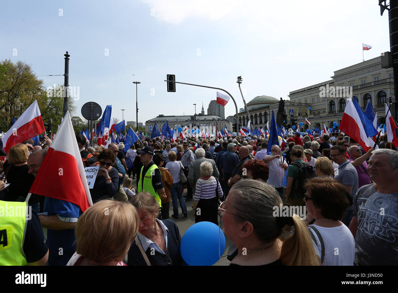 Poland, Warsaw, 6th May, 2017: March of freedom held in Warsaw to protest against government. Opposition parties 'Nowoczesna', Platforma Obywatelska', the 'Committee for the Defense of Democracy' (KOD) and several activist groups met the demonstration. ©Madeleine Ratz/Alamy Live News Stock Photo