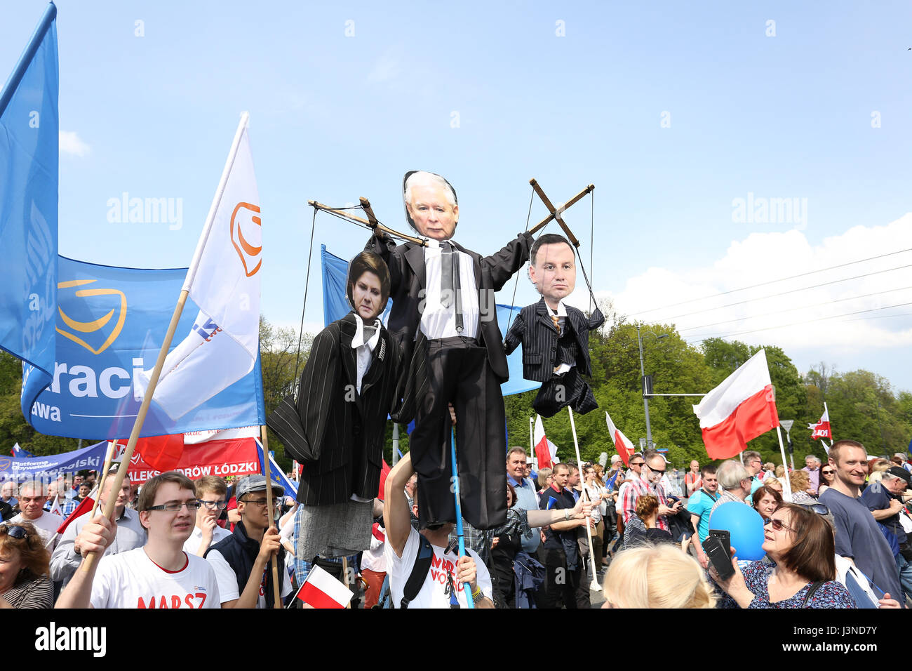 Poland, Warsaw, 6th May, 2017: March of freedom held in Warsaw to protest against government. Opposition parties 'Nowoczesna', Platforma Obywatelska', the 'Committee for the Defense of Democracy' (KOD) and several activist groups met the demonstration. ©Madeleine Ratz/Alamy Live News Stock Photo