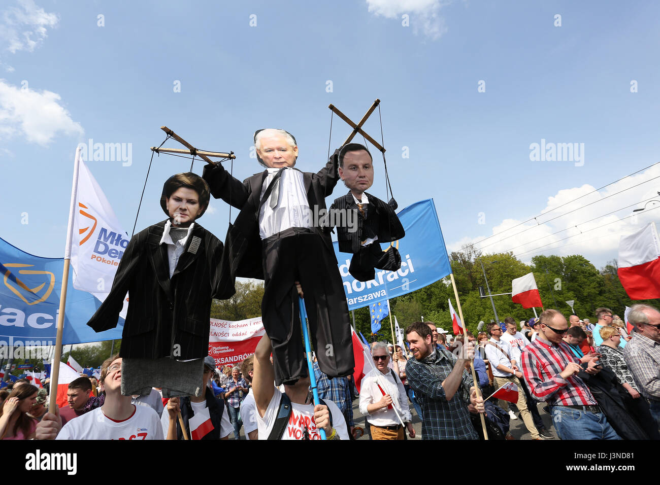 Poland, Warsaw, 6th May, 2017: March of freedom held in Warsaw to protest against government. Opposition parties 'Nowoczesna', Platforma Obywatelska', the 'Committee for the Defense of Democracy' (KOD) and several activist groups met the demonstration. ©Madeleine Ratz/Alamy Live News Stock Photo