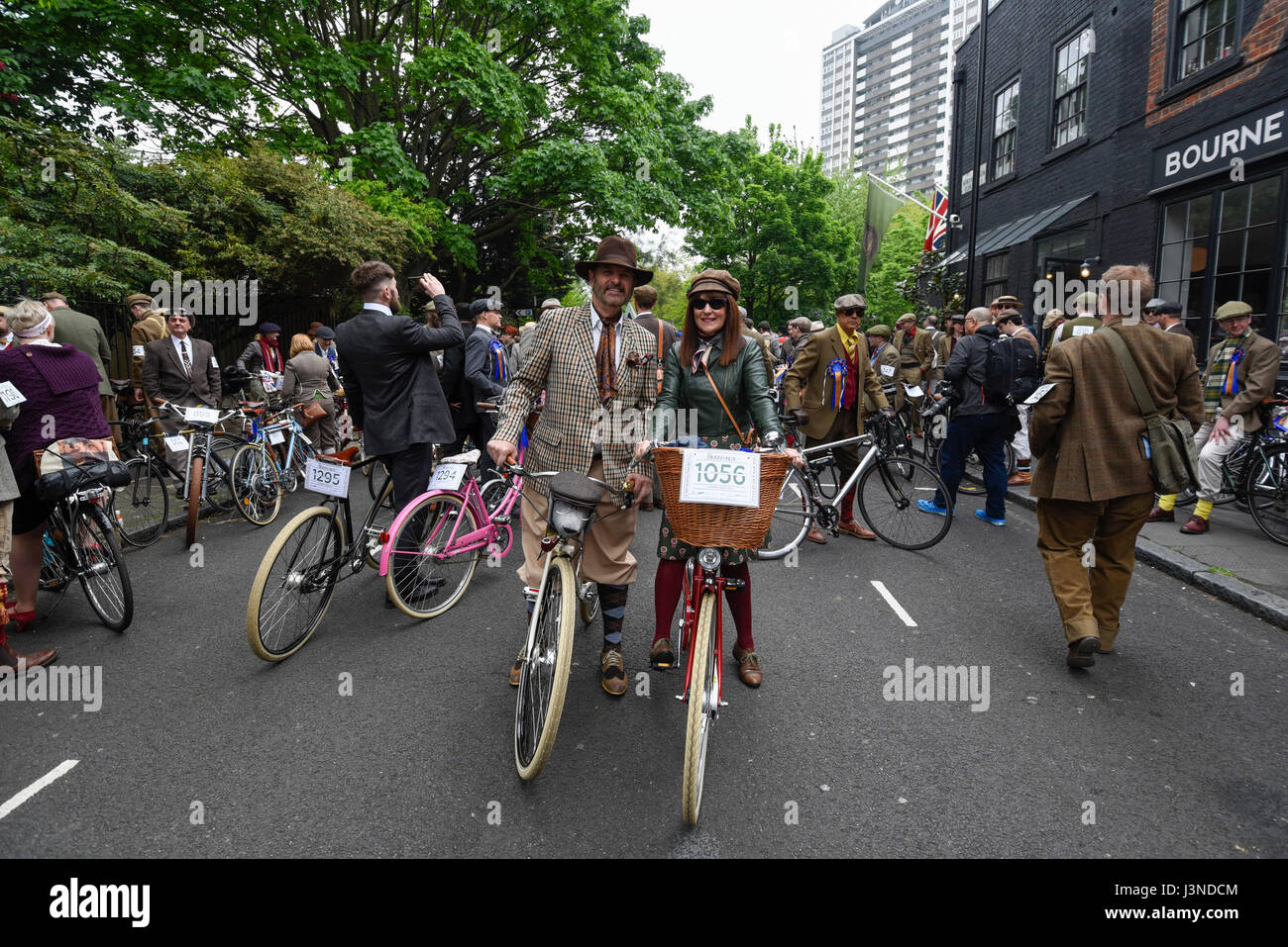 London, UK. 6th May, 2017. Participants take part in the annual Tweed ...