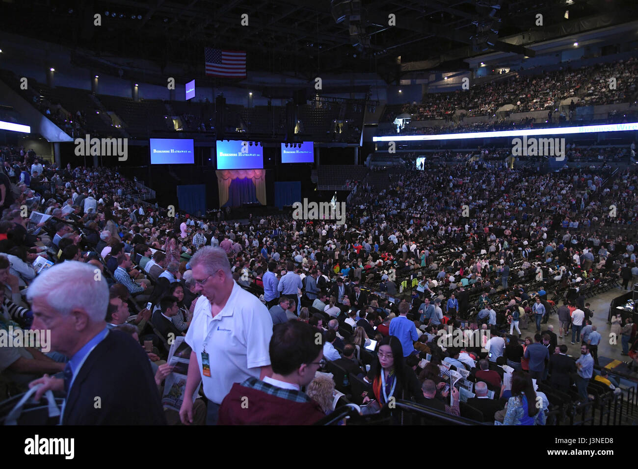 Omaha, USA. 6th May, 2017. Shareholders attend Warren Buffett's Berkshire Hathaway Annual Meeting in Omaha, Nebraska, the United States, May 6, 2017. The event attracts more than 40,000 shareholders from around the world as well as a wide variety of media outlets to Omaha every year. Credit: Yin Bogu/Xinhua/Alamy Live News Stock Photo