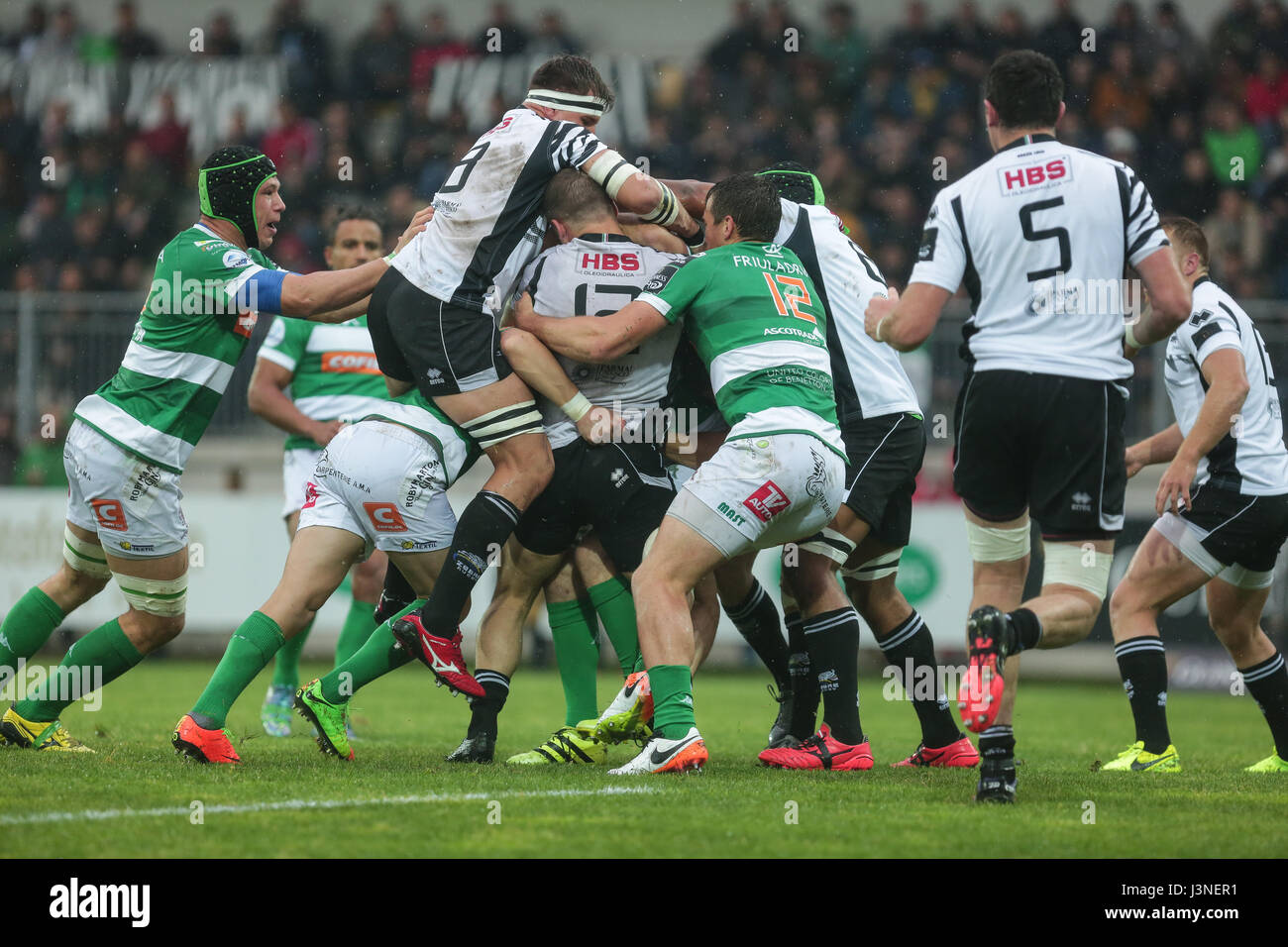 Parma,Italy.06th May, 2017. Benetton scrum tries to keep the ball against Zebre's defensive pressure in Guinness Pro12©Massimiliano Carnabuci/Alamy news Stock Photo