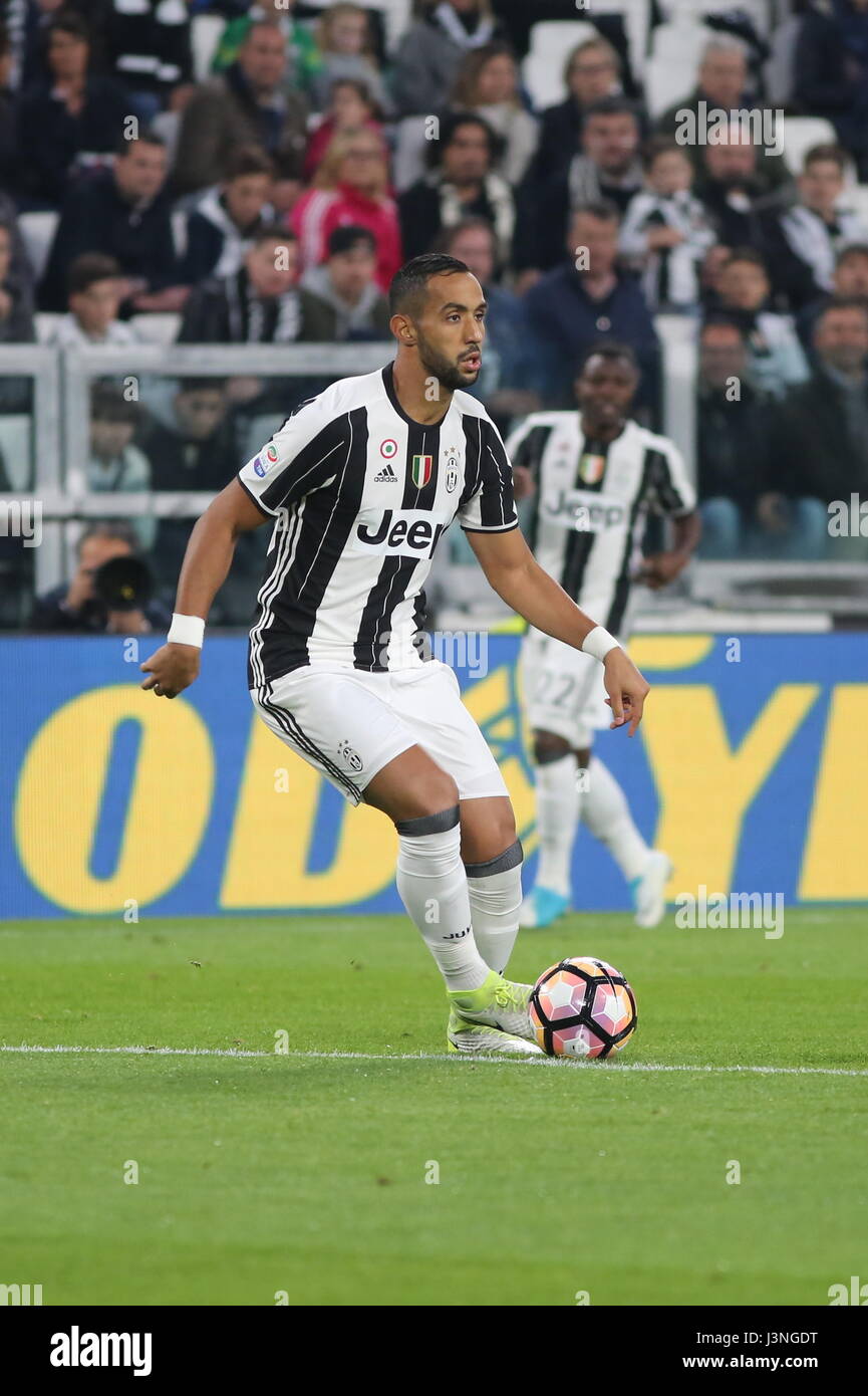 Turin, Italy. 6th May, 2017. Mehdi Benatia (Juventus FC) in action during the Serie A football match between Juventus FC and Torino FC  at Juventus Stadium on may 06, 2017 in Turin, Italy. Credit: Massimiliano Ferraro/Alamy Live News Stock Photo