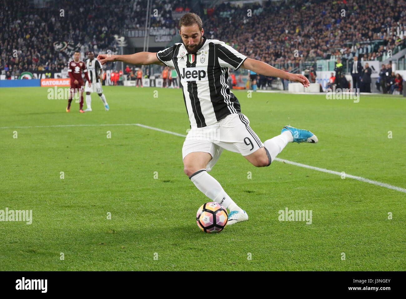 Turin, Italy. 6th May, 2017. Gonzalo Higuain (Juventus FC) in action during the Serie A football match between Juventus FC and Torino FC  at Juventus Stadium on may 06, 2017 in Turin, Italy. Credit: Massimiliano Ferraro/Alamy Live News Stock Photo