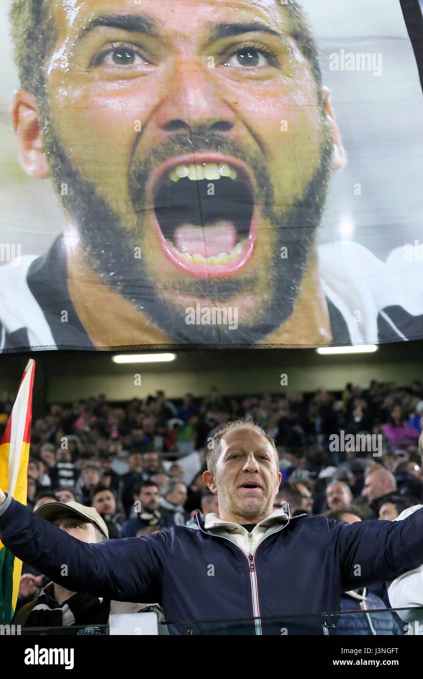 Turin, Italy. 6th May, 2017. A banner depicting Gonzalo Higuain exposed by Juventus fans after the goal of the draw scored by the Argentine striker during the Serie A football match between Juventus FC and Torino FC  at Juventus Stadium on may 06, 2017 in Turin, Italy. Credit: Massimiliano Ferraro/Alamy Live News Stock Photo