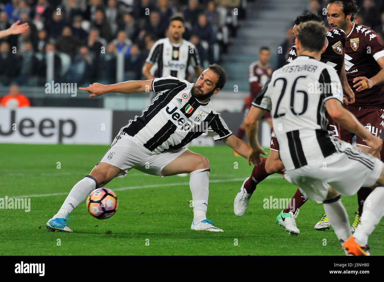 Turin, Italy. 6th May, 2017. Gonzalo Higuain during the match Serie A TIM between  Juventus FC and  Torino FC at Juventus Stadium. The final result of the match is 1-1. Credit: Fabio Petrosino/Alamy Live News Stock Photo