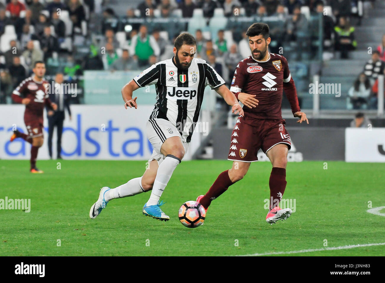 Turin, Italy. 6th May, 2017. Gonzalo Higuain during the match Serie A TIM between  Juventus FC and  Torino FC at Juventus Stadium. The final result of the match is 1-1. Credit: Fabio Petrosino/Alamy Live News Stock Photo