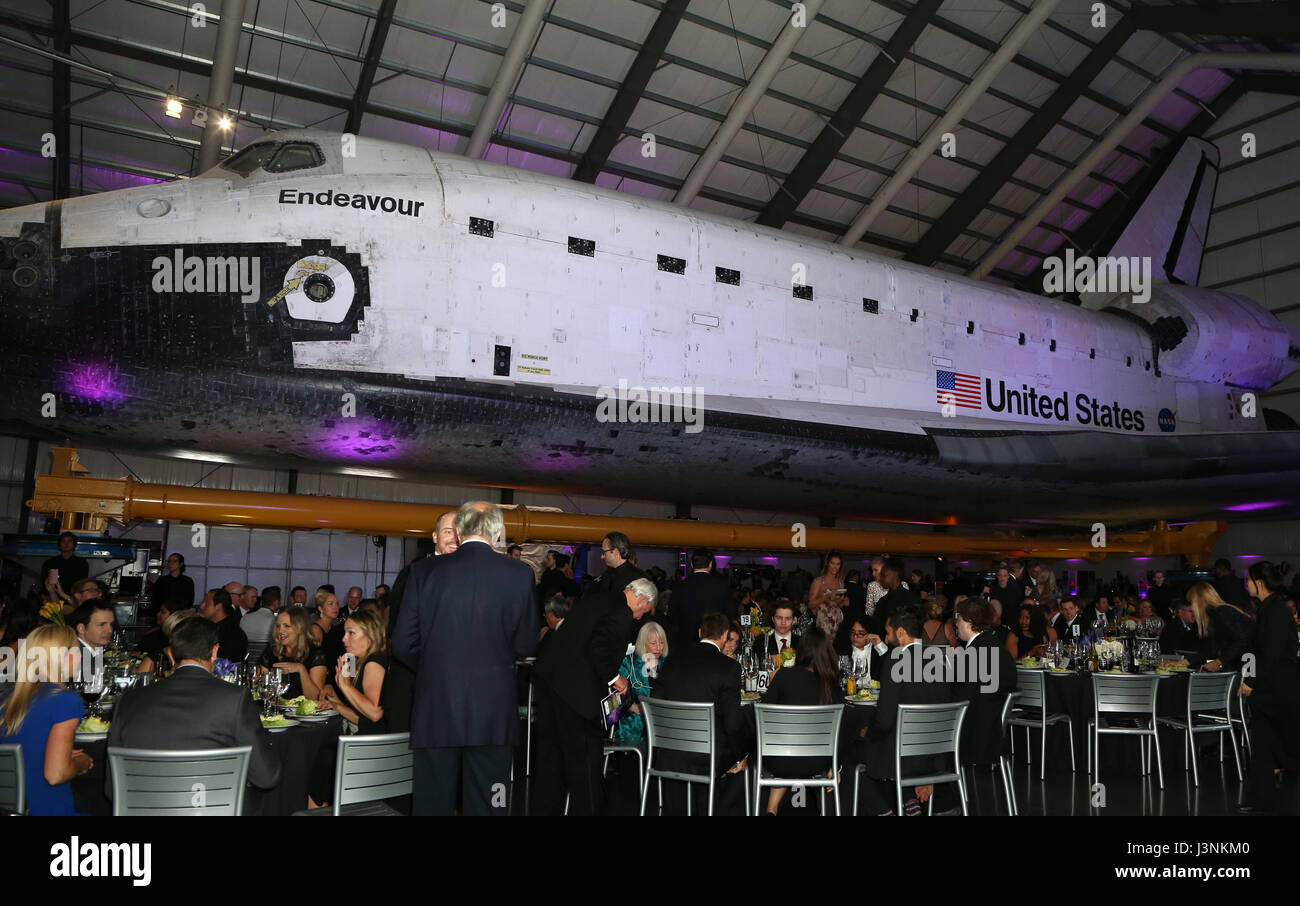 California science center endeavor hi-res stock photography and images -  Alamy, image size:1300x906