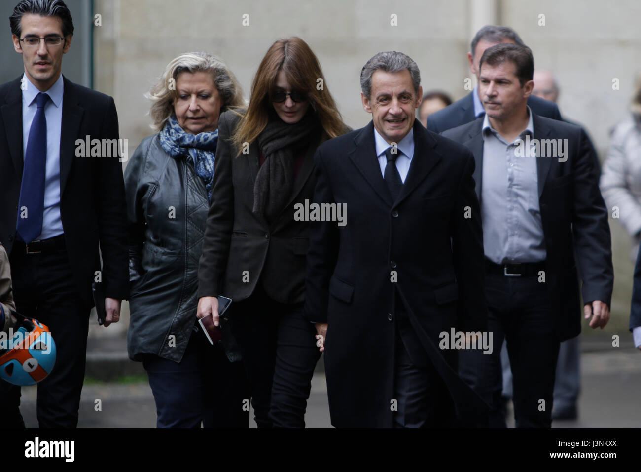 Paris, France. 7th May 2017. Nicolas Sarkozy and Carla Bruni arrive at the polling station. The former French President Nicolas Sarkozy has cast his vote three hours after the opening of the polls at a school in Paris. He was accompanied by his wife the singer Carla Bruni. Credit: Michael Debets/Alamy Live News Stock Photo