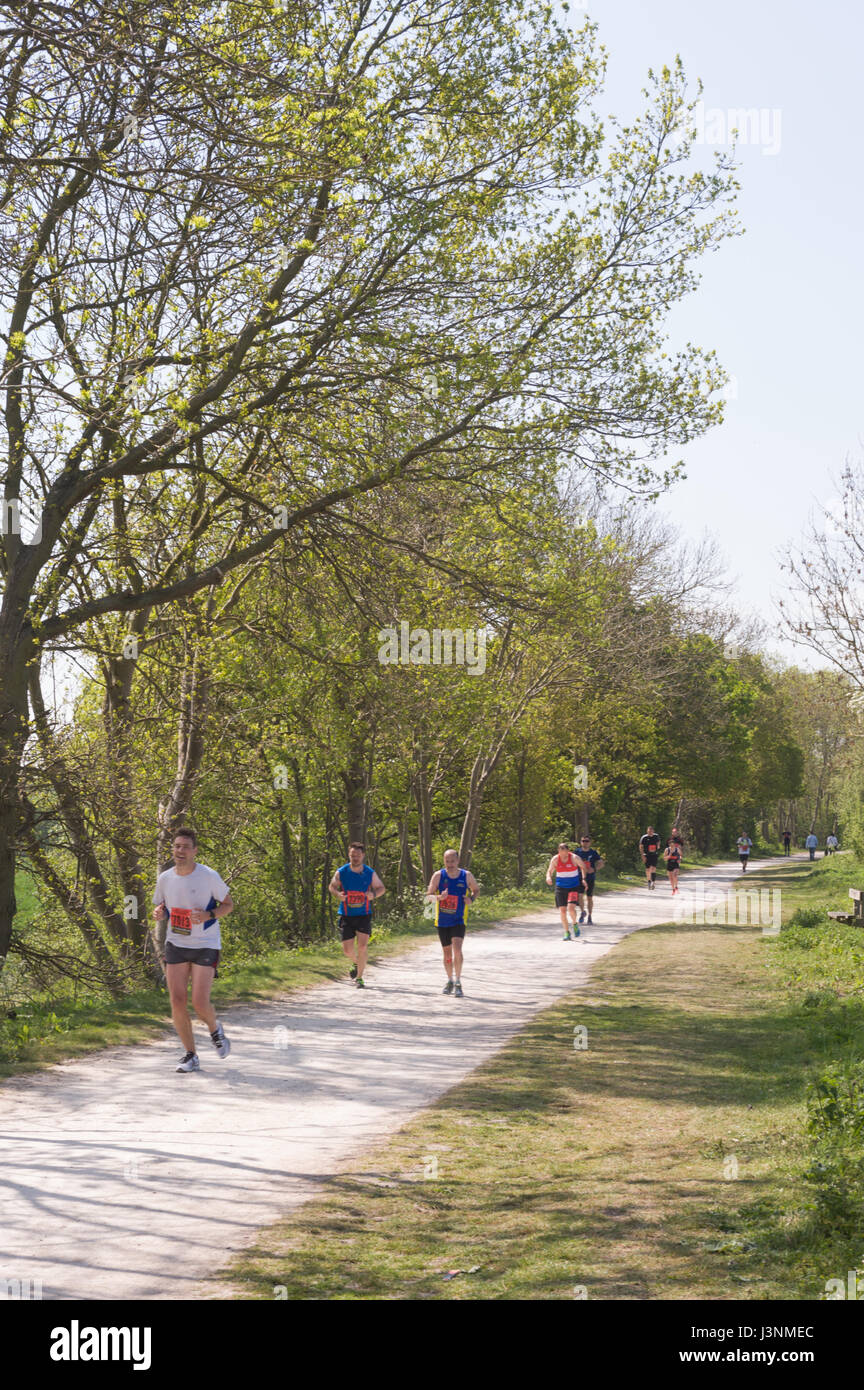 Stratford-upon-Avon, Warwickshire, UK. 7th May, 2017. Runners stretched out along the Greenway, Shakespeare Marathon & Half Marathon, Stratford-upon-Avon, Warwickshire, England, United Kingdom 2017 Credit: Graham Toney/Alamy Live News Stock Photo