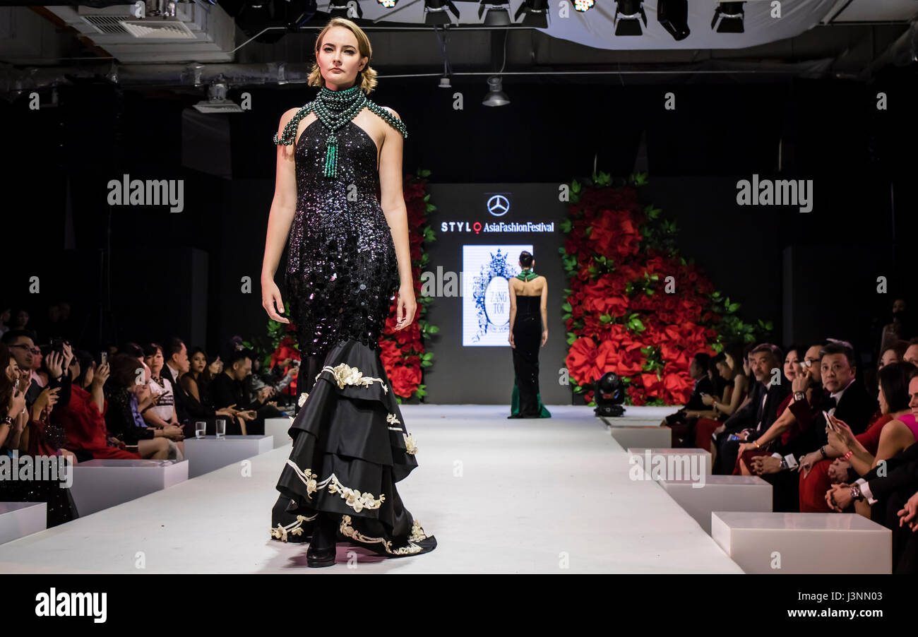 Kuala Lumpur, Malaysia. 6th May, 2017. Day five of Mercedes STYLO Asia Fashion Festival 2017 on May 6th in Kuala Lumpur. Designer Zang Toi showcase his 2017/2018 collection. Credit: Danny Chan/Alamy Live News Stock Photo