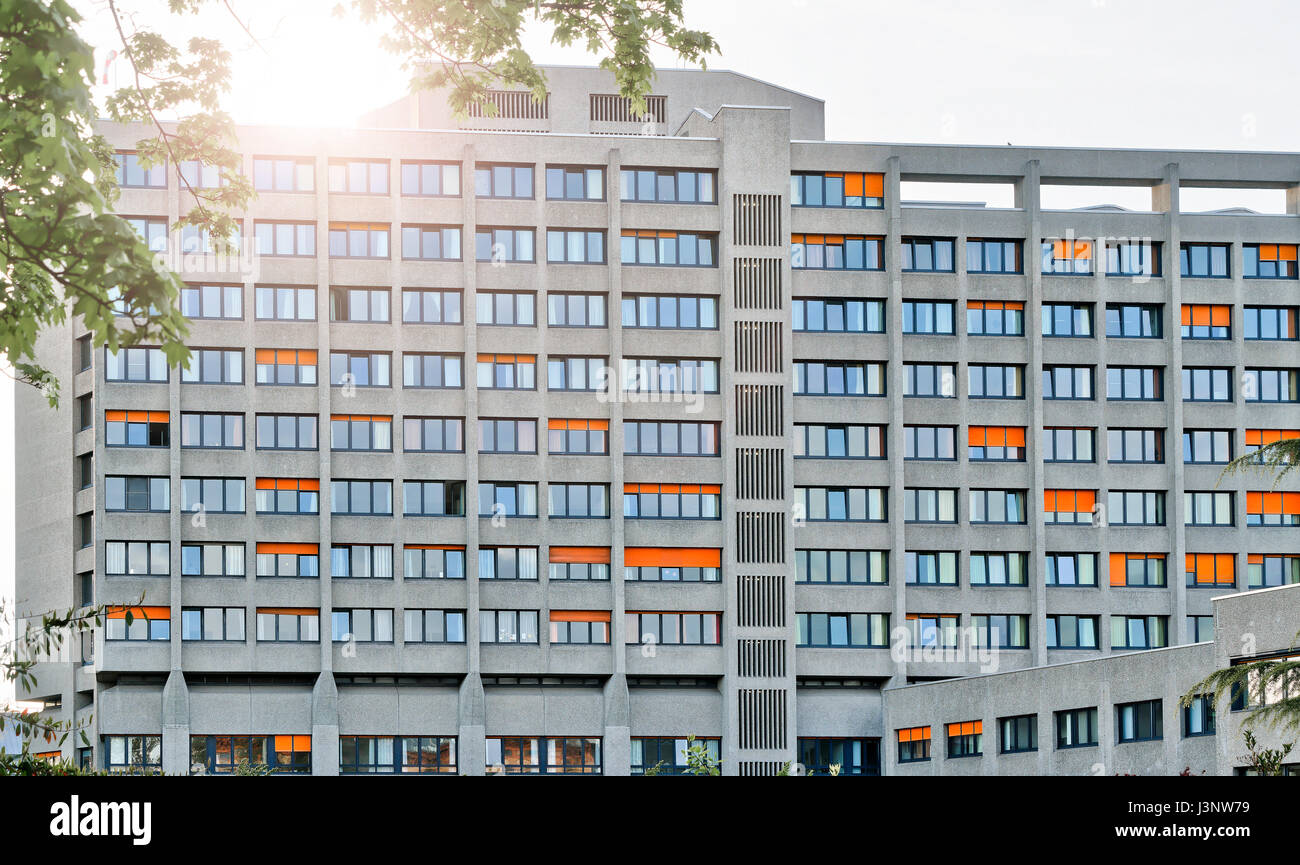 sunset behind the Urban hospital in Berlin Stock Photo Alamy