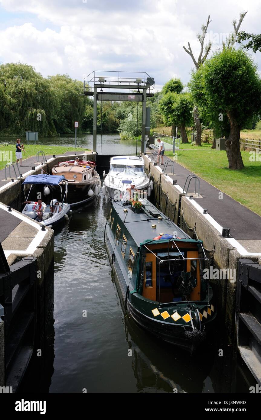 Lock on Great Ouse, Godmanchester, Cambridgeshire Stock Photo Alamy