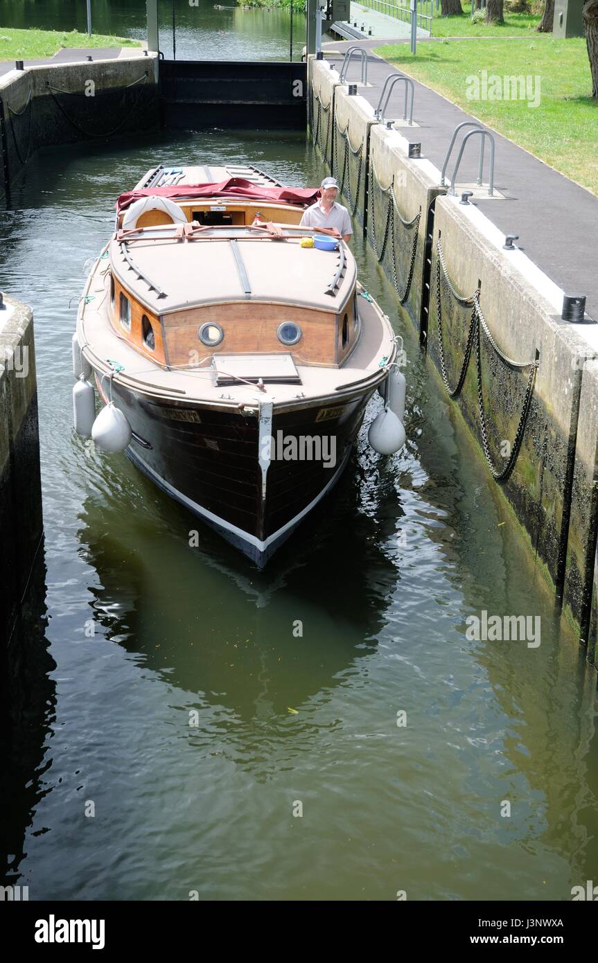 Lock on Great Ouse, Godmanchester, Cambridgeshire Stock Photo Alamy