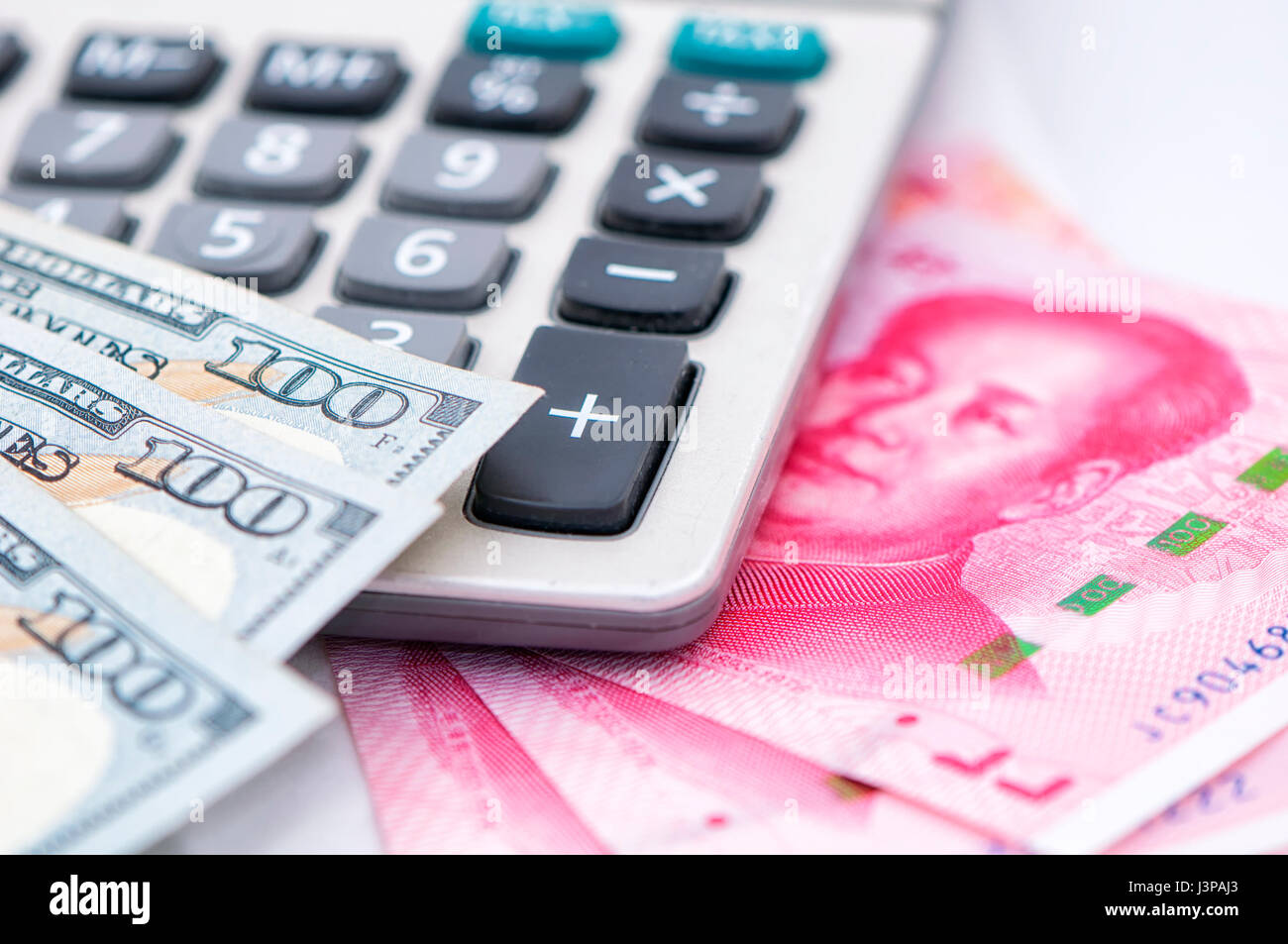 100 renminbi bills hi-res stock photography and images - Alamy