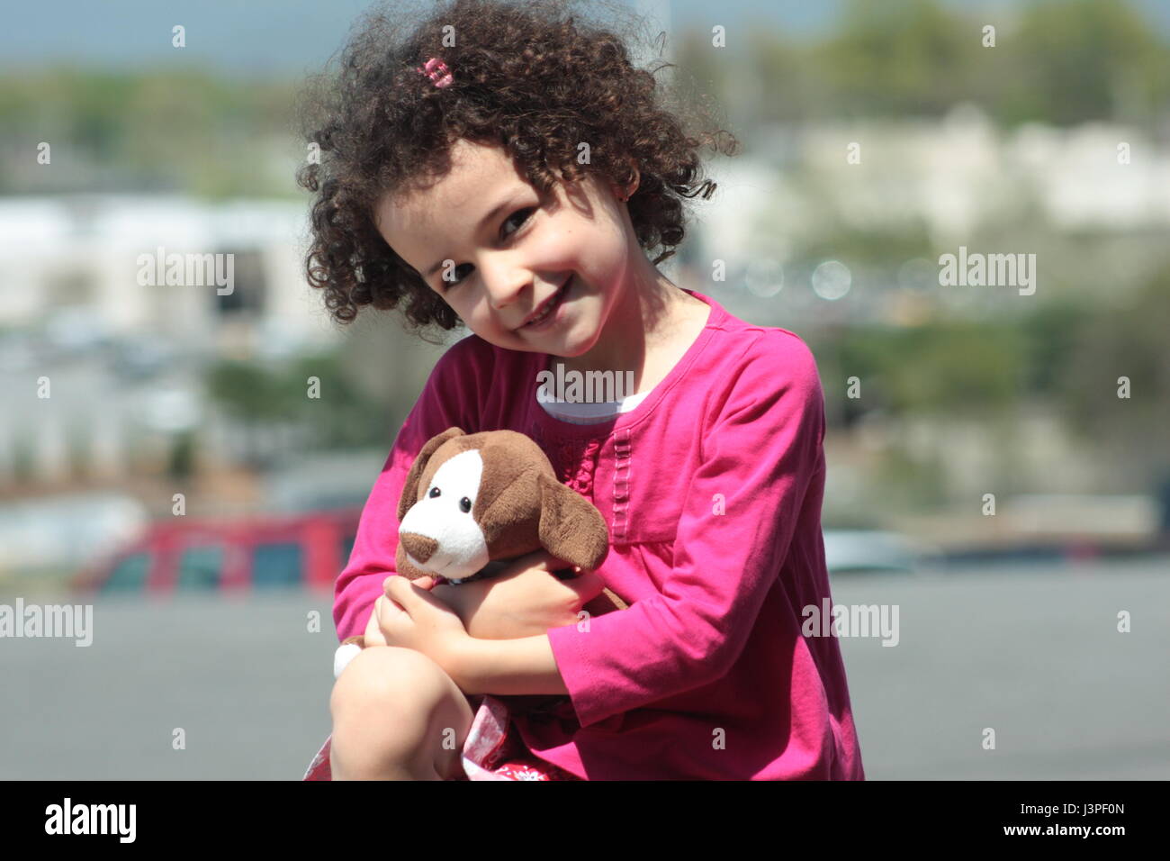 Little girl with stuffed animal in her arms Stock Photo - Alamy