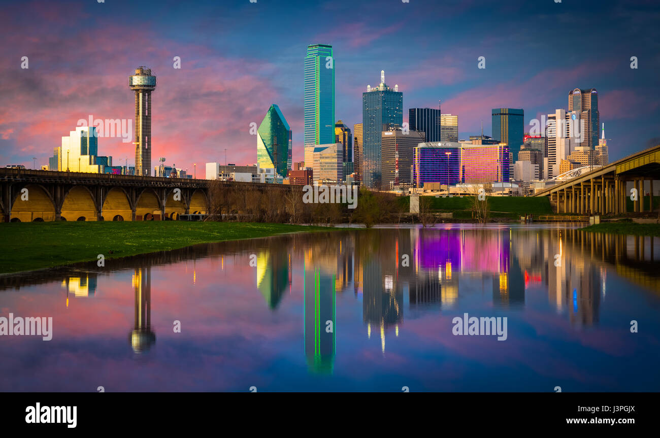 Downtown Dallas, Texas reflecting in the Trinity River Stock Photo - Alamy