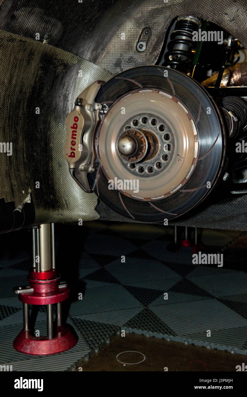 hydraulic car lifter, Brembo brake, race car GT3 in box