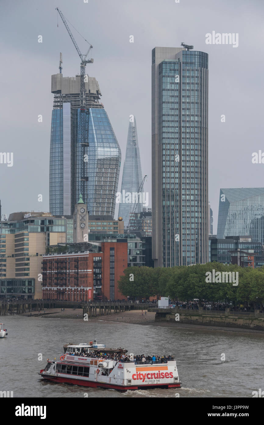Thames riverside towerblock hi-res stock photography and images - Alamy