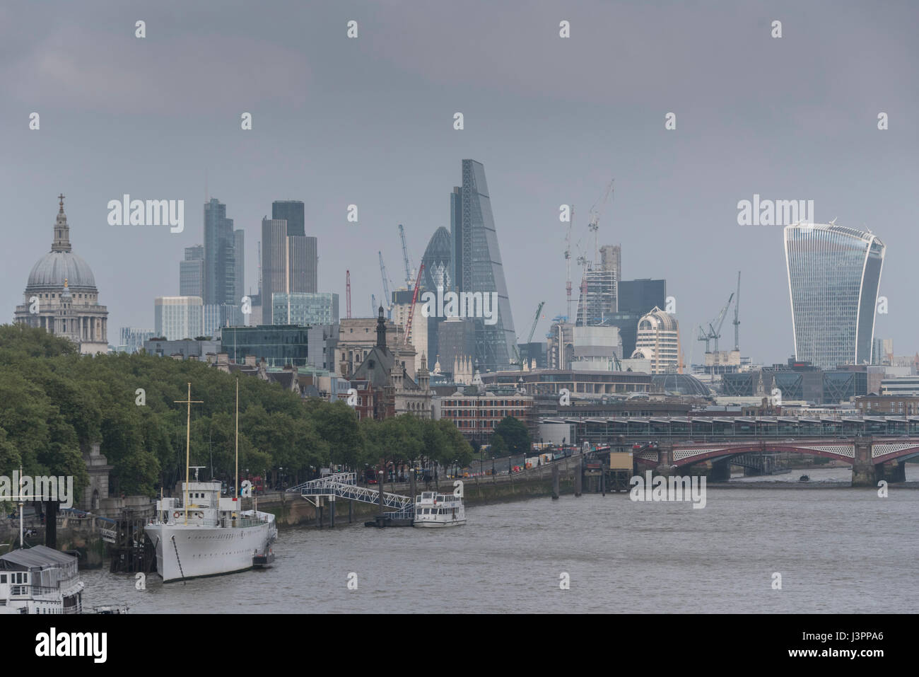 A hazey afternoon in London Stock Photo - Alamy